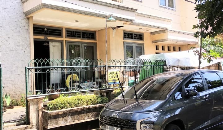 Rumah 2 Lantai di Graha Raya, Tangerang, Lokasi Strategis