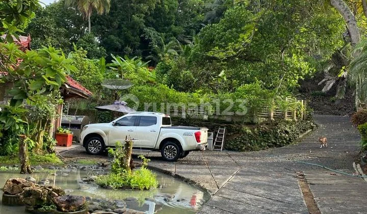 Villa Hadap Laut di Jalan Raya Cisolok Sukabumi