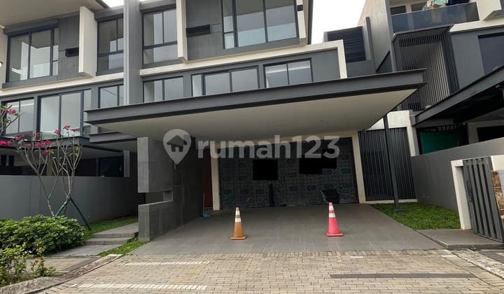 Dijual Rumah Mewah Lyndon Navapark Tipe 12X33