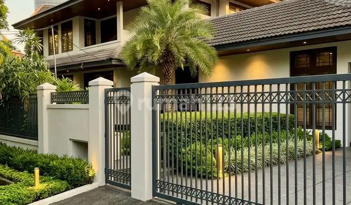 Disewakan dan Dijual Rumah Hook Mewah di Jakarta Selatan