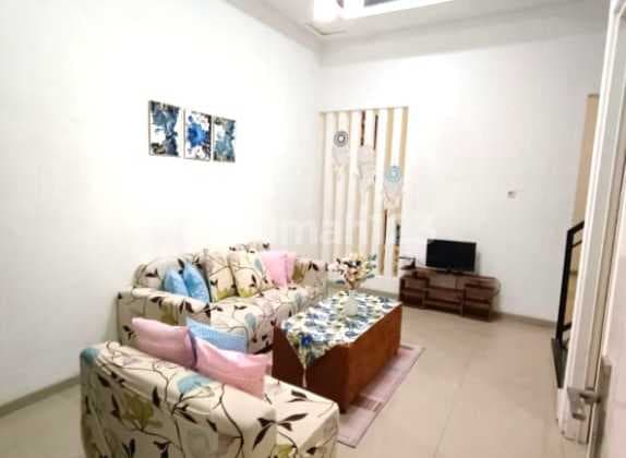 Dijual rumah di Green Semanggi SN