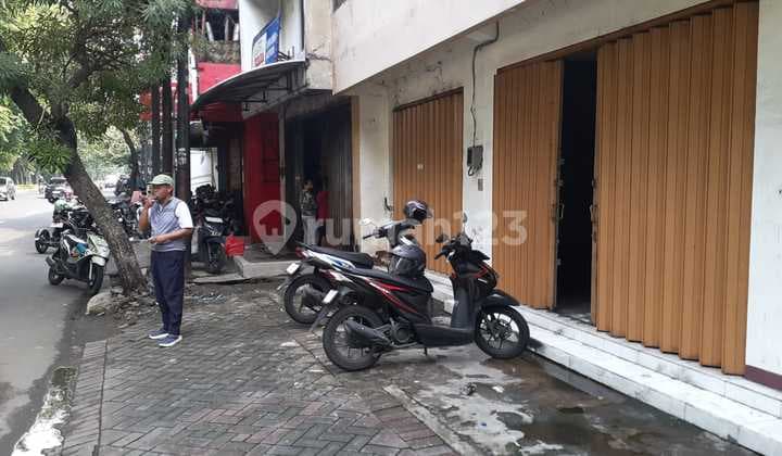 Disewakan dan Dijual Ruko di Raya Manyar Kt