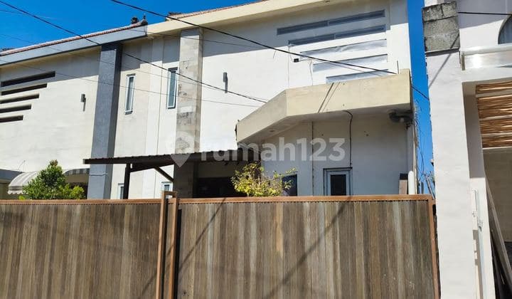 Dijual 1 Bidang Tanah dengan Total Luas 200 M2 Berikut Bangunan - Badung