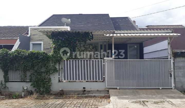 Rumah siap huni rapih, bagus terawat hadap selatan di griyaloka