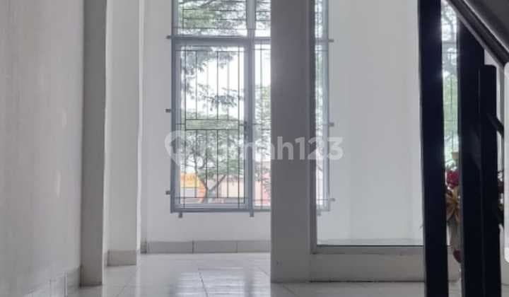 Ruko 3lantai hadap jalan termurah di Ruko Toll Boulevard Bsd lokasi ramai strategis