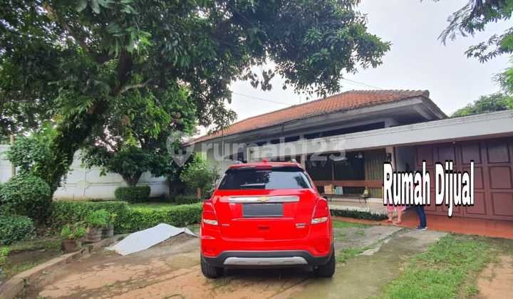 Rumah asri berlokasikan strategis bisa dipakai untuk usaha di lebakbulus