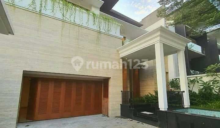 Cool elegant luxury house in the center of Jakarta green building