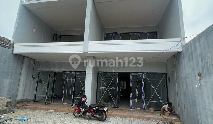 Ruko 3 lantai pinggir jalan raya cocok utk bisnis di Griyaloka