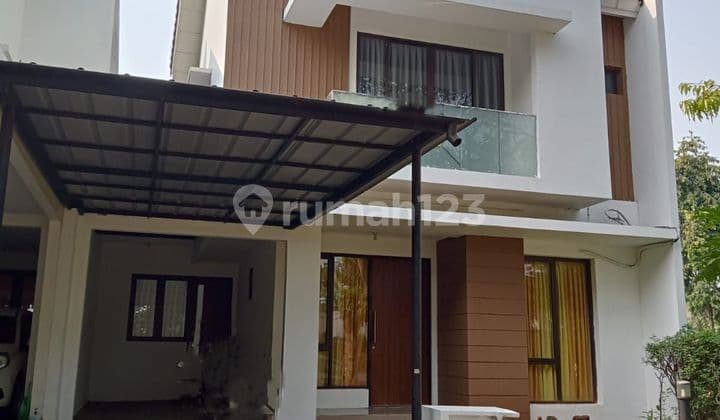 Rumah cantik hadap selatan lebar 9x20 siap huni, rapi di Foresta