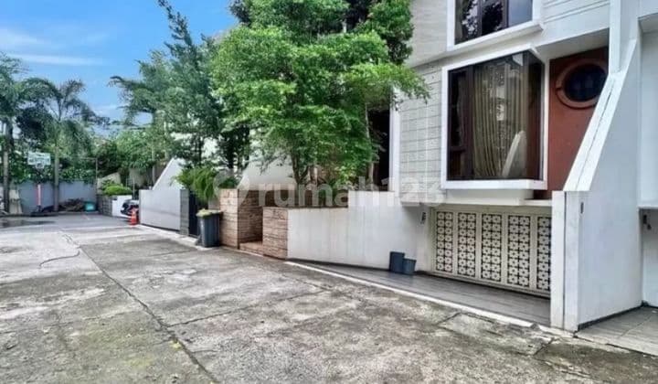 Ready-to-Occupy Neat Townhouse Strategic Location