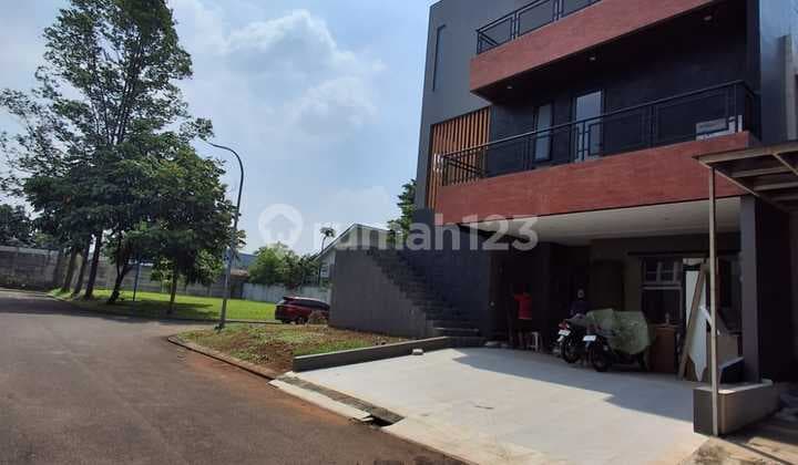 Rumah Baru Hoek Mewah Di Alam Sutera. Persis Depan Sportlounge