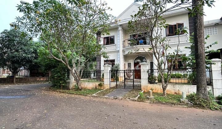 Rumah Dengan Taman Yg Luas Siap Huni Terawat Bagus Di Giriloka