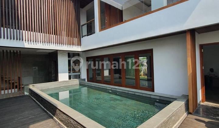 Rumah Modern Elegan Di Area Gedung Hijau Pondok Indah Siap Huni & Berkelas