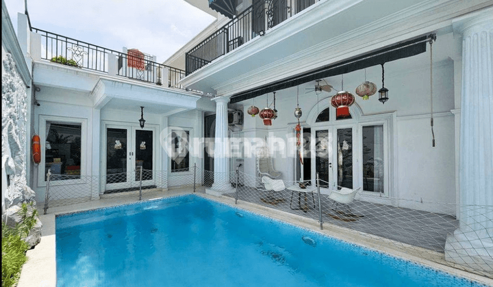 Dijual rumah Hoek BSD Arsitek dan desainer Perancis