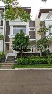 Townhouse Siap Huni Dan Furnish Emerald Cove di Gading Serpong