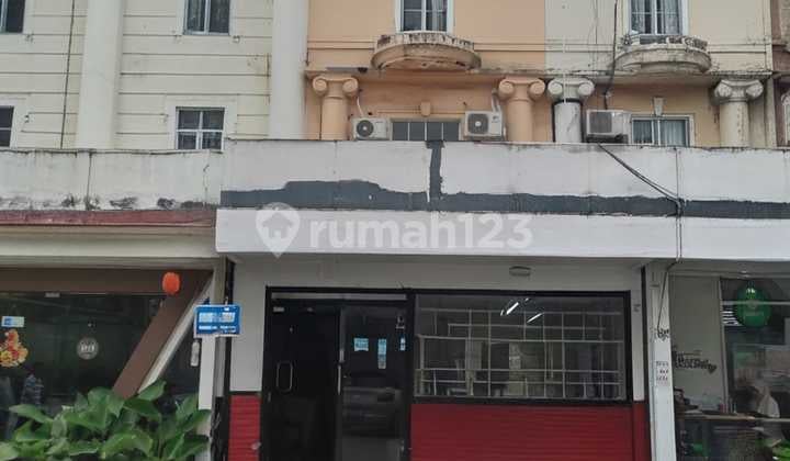 Ruko Siap Huni di Ruko Ekslusive, di Pantai Indah Kapuk, Jakarta Utara.