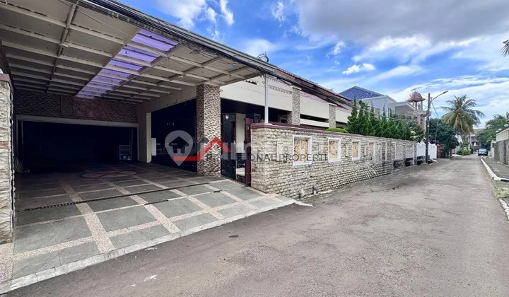 Luxury House in the Large Permata Hijau Complex