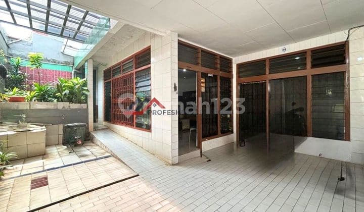Rumah Lama Dalam Komplek Harga Menarik di Cilandak Jakarta Selatan