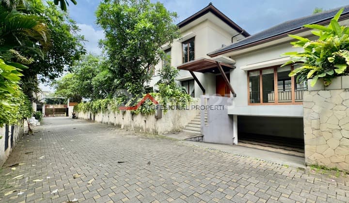 Rumah Bagus Nuansa Bali Harga Menarik di Kemang Jakarta Selatan