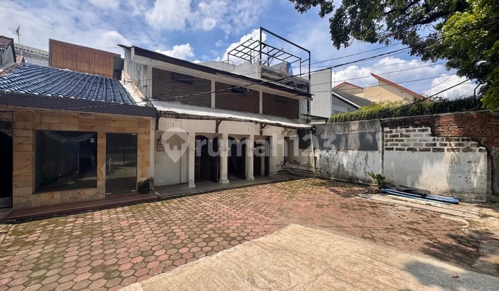 Rumah Lama Komersil Area Cocok untuk Usaha di Kebayoran Baru
