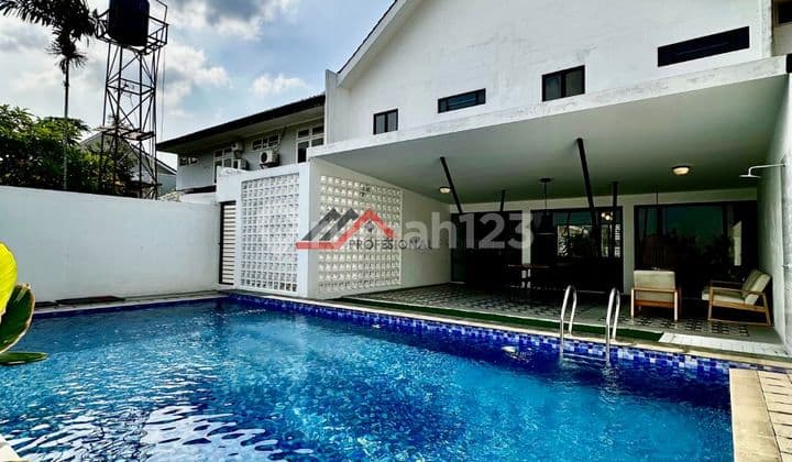 Rumah Bagus Private Pool Full Furnished Lokasi Tenang Bebas Banjir