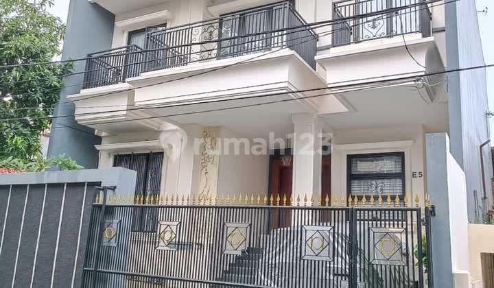Dijual Rumah 2 Lantai Daerah Sunrise Garden