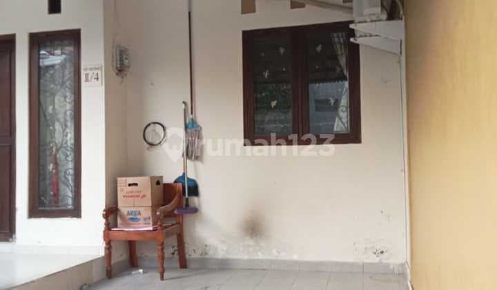 Rumah Minimalis Sederhana di Taman Giri. Mumbul