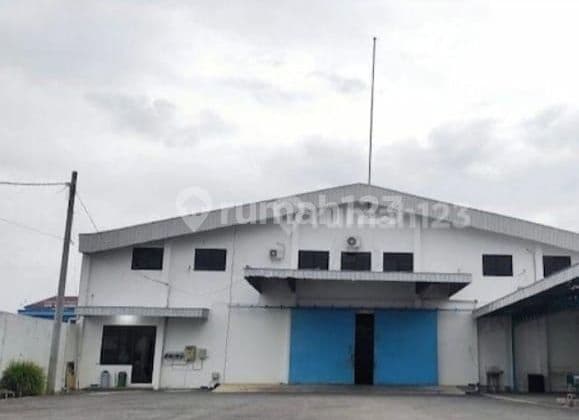 Gudang Besar Baguas Akses ContainerDi Kartosuro, Solo