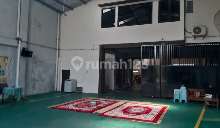 Gudang plus RUMAH MEWAH 1.5 lantai di area dekat Manahan Solo