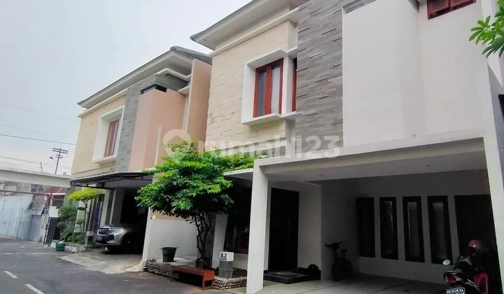 Rumah Exclusive 2 Lantai Furnished Di Perumahan Kota Solo
