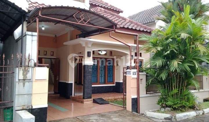 Rumah 2 Lantai Bagus Ber Ac di Fajar Indah Solo
