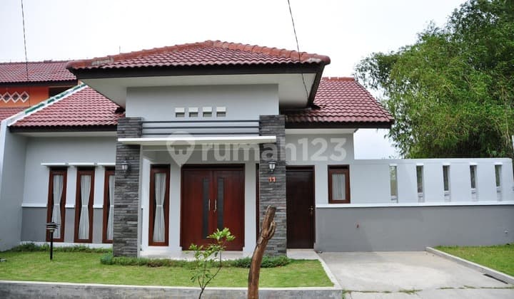 Modern Minimalist House Strategic Location Near Beach in Canggu