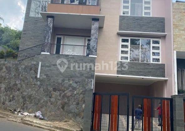 Rumah Besar Lokasi Premium & Siap Huni di Citra Garden Dago