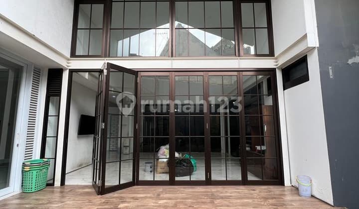 Rumah Premium Setramurni Lebar 12 M, Hadap Timur