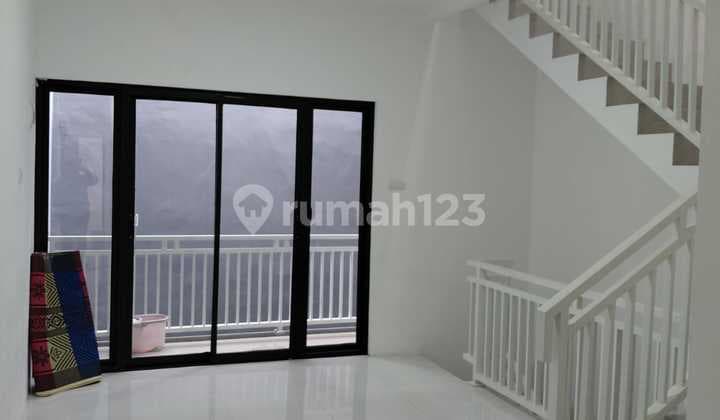 Rumah Baru 3 Lantai Pagarsih - Pinggir Jalan, Akses 2 Mobil