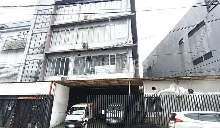 Office & Warehouse for Rent in Soekarno Hatta, Spacious Parking