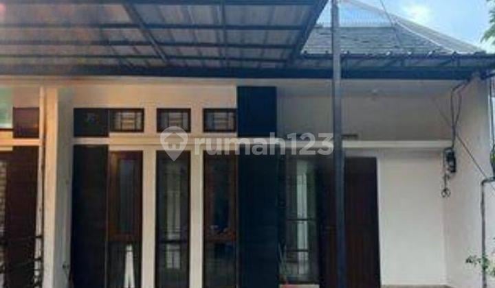 Rumah Strategis, Bagus Hadap Barat di Istana Mekar Wangi