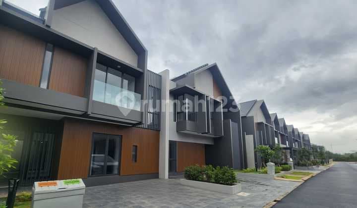Rumah 2 Lantai Hadap Utara Disewakan di Cluster Genova Summarecon