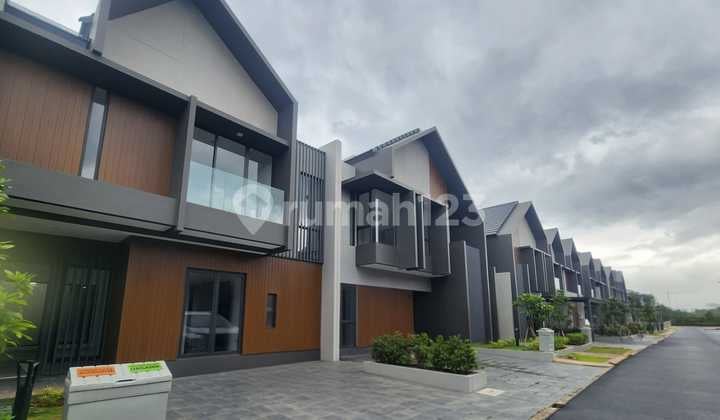 Rumah 2 Lantai Hadap Utara Disewakan di Cluster Genova Summarecon