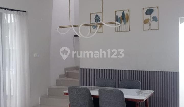 Rumah Furnish Bagus Disewakan di Cluster Flora Summarecon