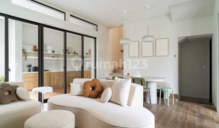 For Rent: Beautiful Premium House in Flora Summarecon Cluster