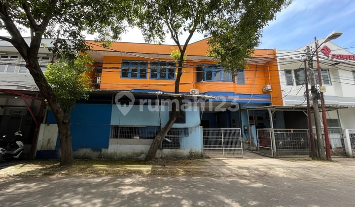 Warehouse in Alam Sutera Very Cheap Strategic Location Quick Sale Unfurnished Land Area 640 m² HGB