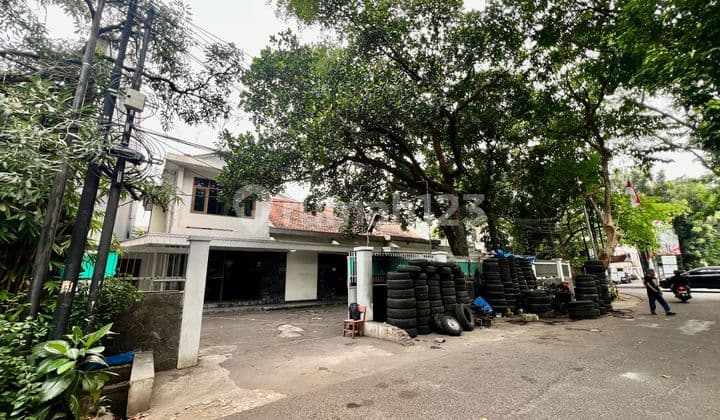 Rumah Hoek Murah Tanah 656 M2 Lokasi Strategis Darmawangsa Raya