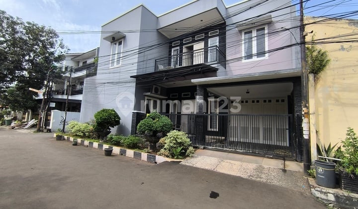 Rumah Hoek Murah 2 Lantai Full Furnish Siap Huni Kayu Putih Jkt