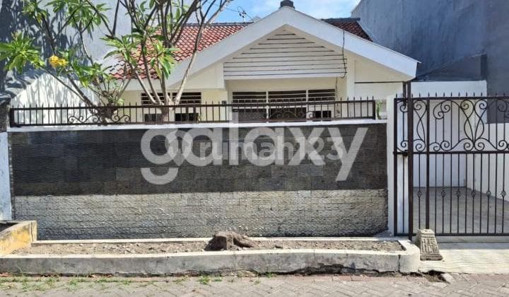 House in Good Condition in Darmo Harapan Indah