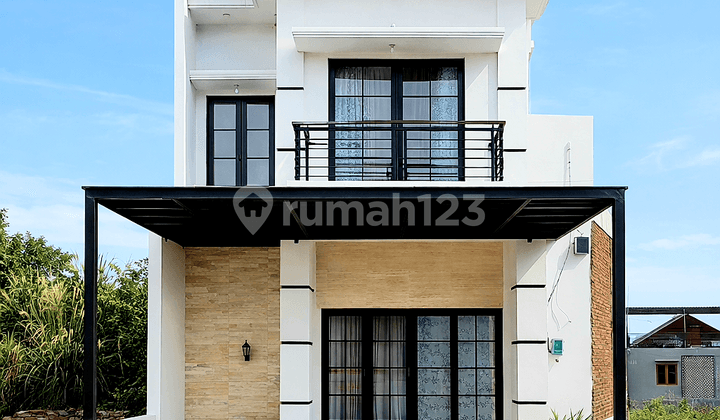 2 Lantai Depan Wisata Petik Jeruk Karangploso3️⃣ Rumah Villa 2 Lantai Sejuk Karangploso, Dekat Batu