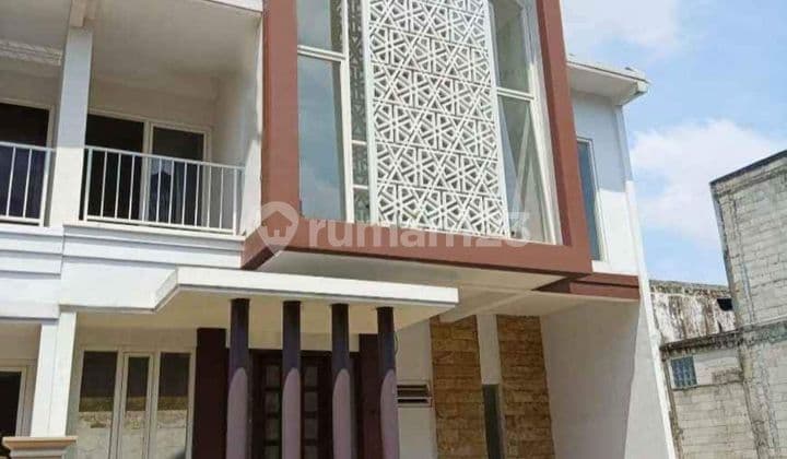 Rumah baru SHM dekat 2 lantai modern scandinavian lokasi strategis nol jalan raya janti sukun kota malang