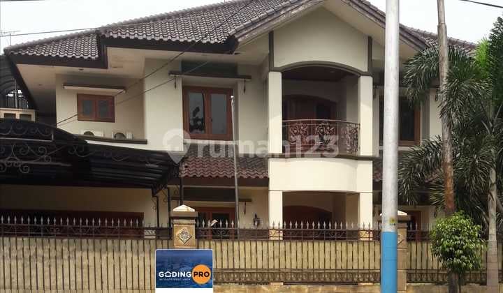 Luxury House with Swimming Pool SHM in Bukit Permai Cibubur
