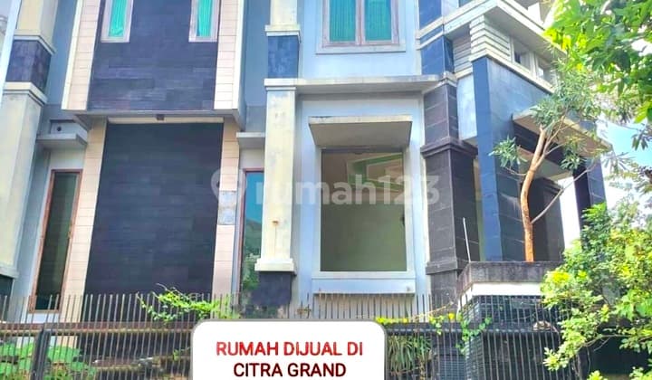 Sturdy Two-Story House in Benas, Flood-Free, Negotiable Until Deal in Citra Grand Cibubur, East Jakarta