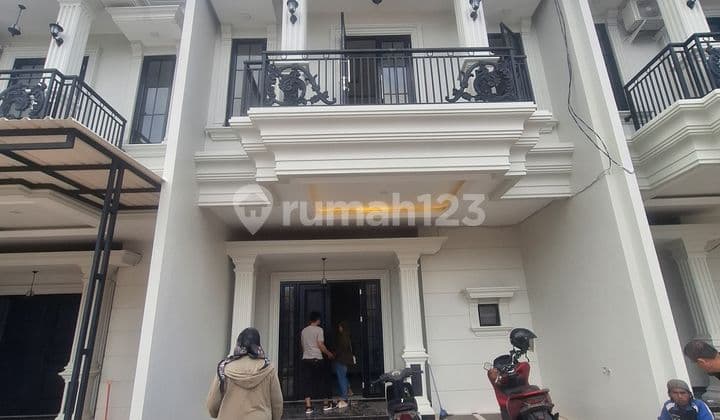Rumah 2 Lantai Classic di Jln Juanda Depok 3 Menit Tol Juanda Depok